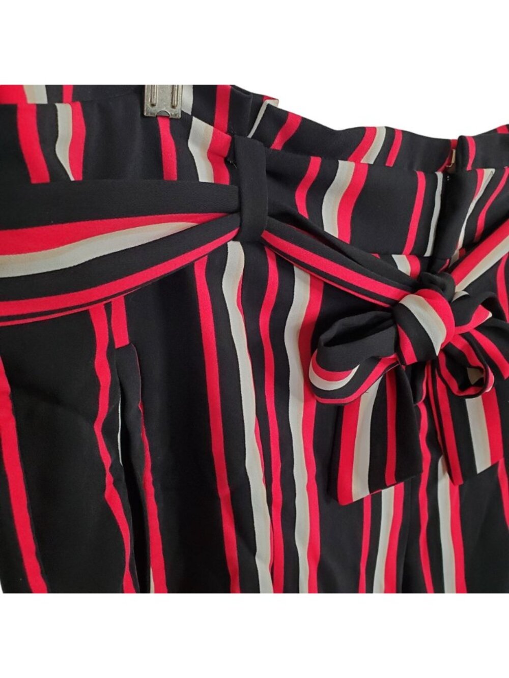 Torrid Size 16 Shorts Belt Crepe Paperbag High Waist Stretch Stripe Black Pink - Picture 4 of 8